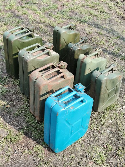 Stary Kanister Metalowy 20l Kanistry Metalowe 10l Na Paliwo Zestaw PRL