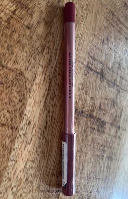 Konturówka do Ust Makeup Revolution Satin Kiss Lipliner
