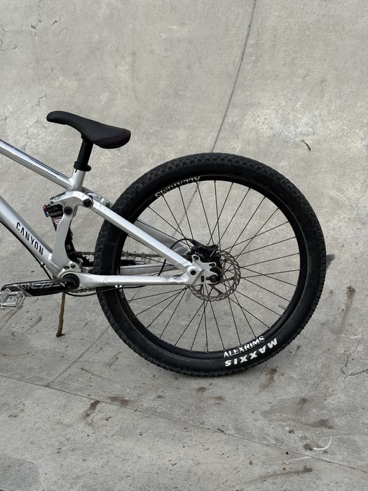 rower dirt Canyon Stitched 720 (slopestyle, pike dj, nukeproof, sram)