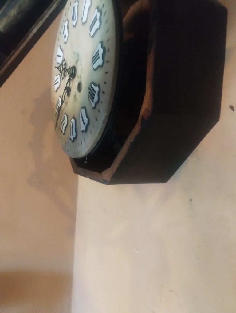 Zegar ścienny mechaniczny drewniany ręcznie zdobiony