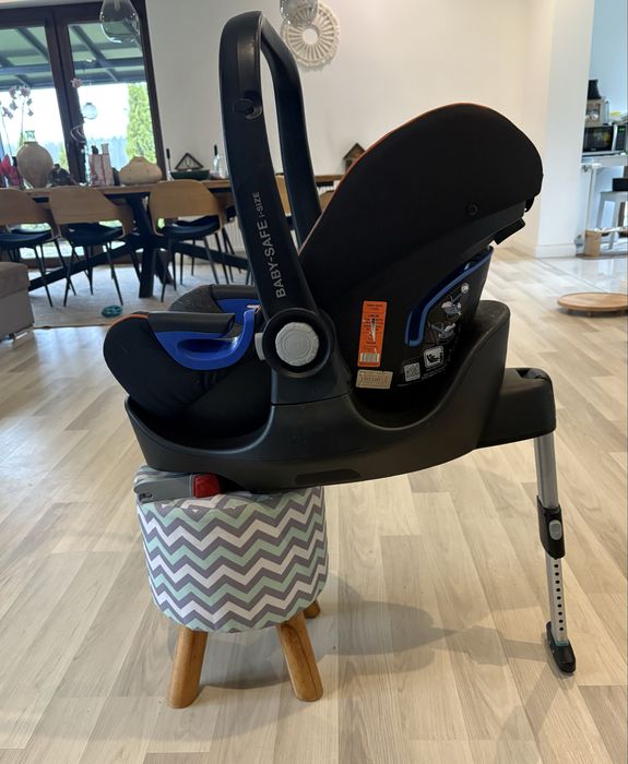Fotelik samochodowy Britax Römer BABY-SAFE i-SIZE + baza ISOFIX
