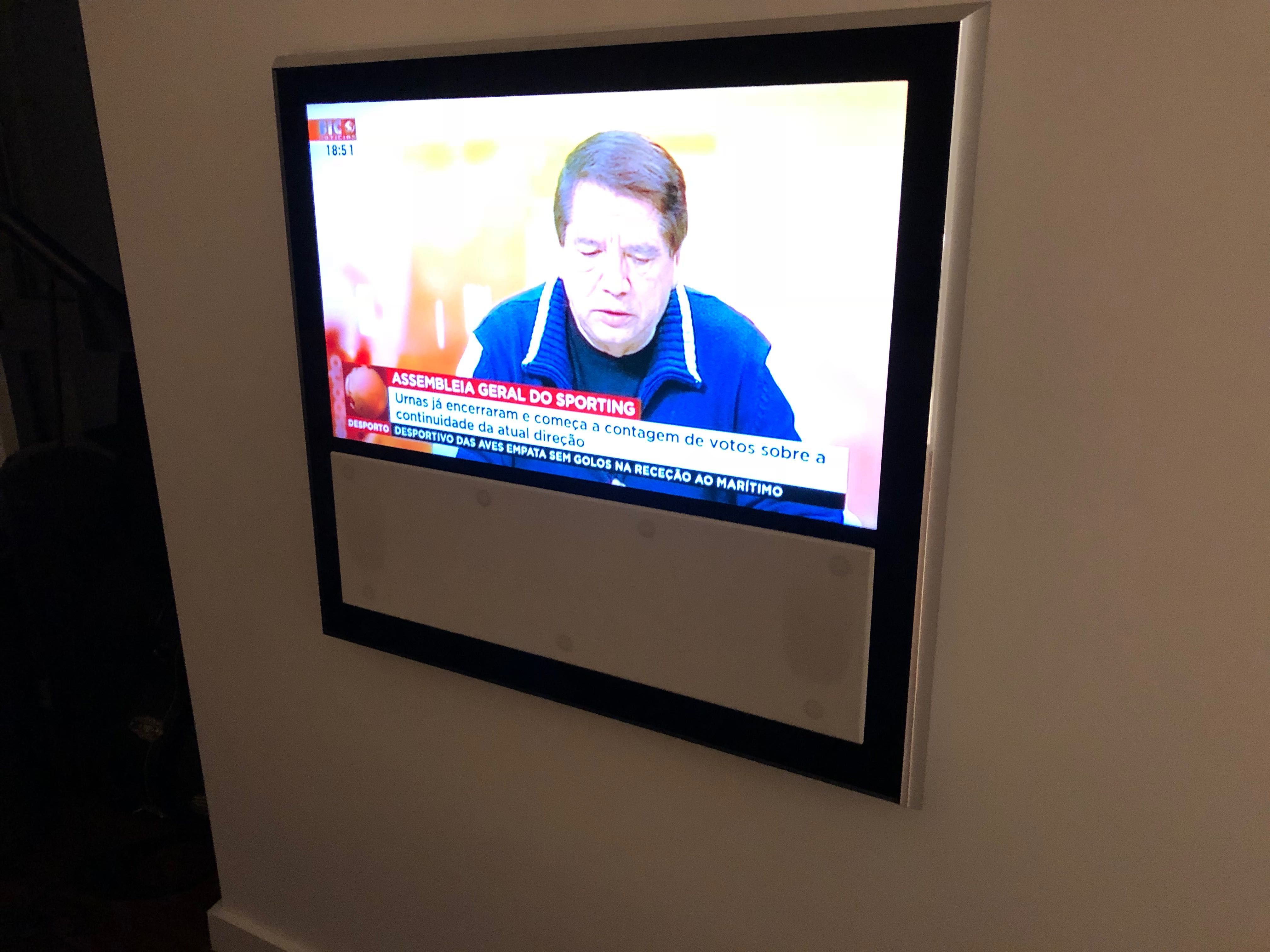 Bang & Olufsen BEOVISION 10-32 na caixa com defeito