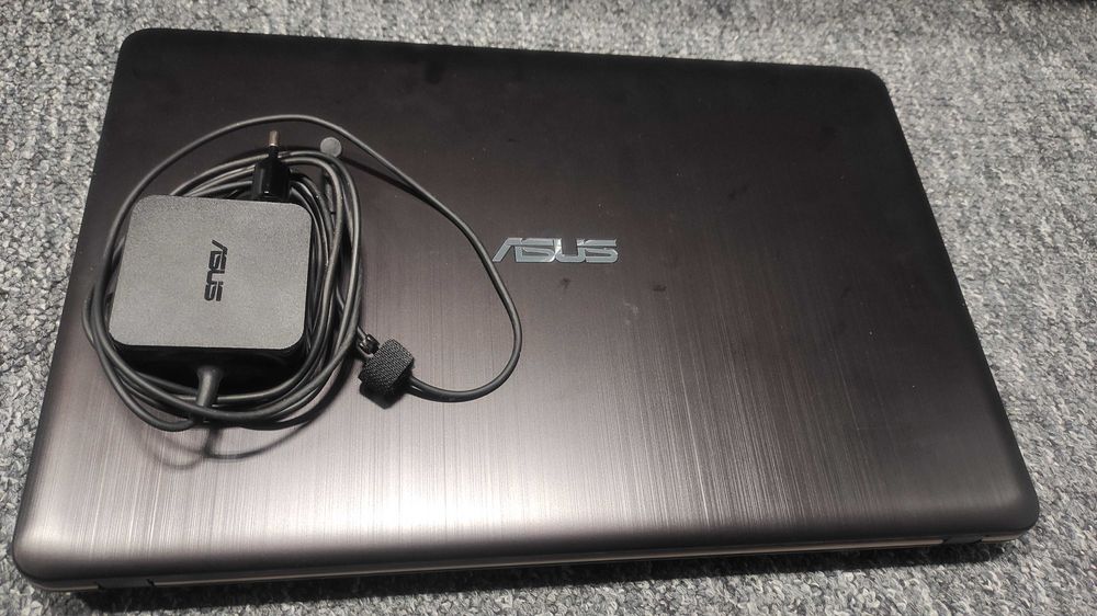Laptop ASUS R541UA-DM1287D-8 i3-7100U/8GB/1TB/DVD FHD