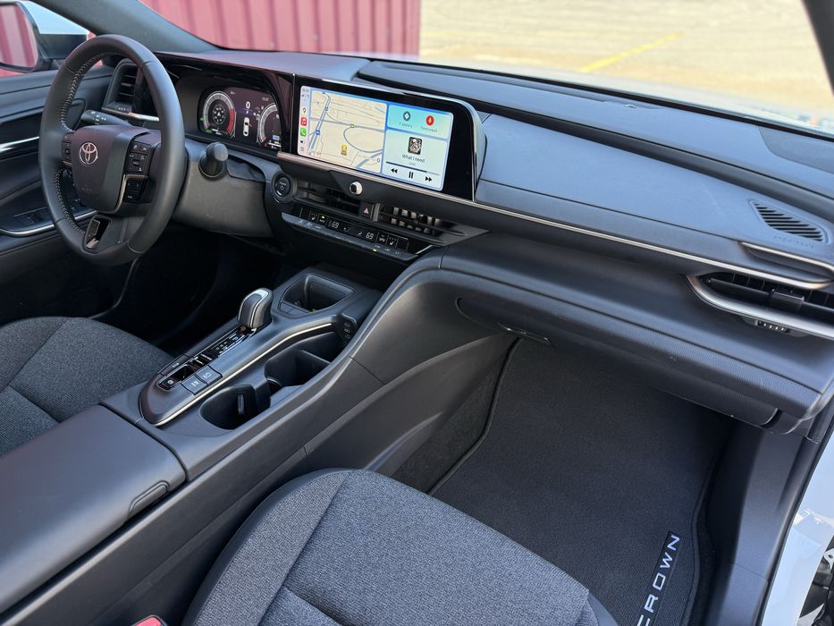 Toyota Crown, 2024 року, 2.5 гібрид, автомат, повний привід, 35т.км,