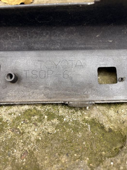 Оригинальный передний бампер Toyota RAV4 2017  года