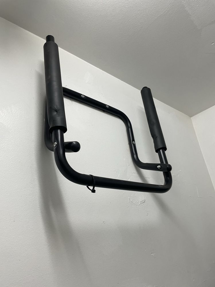 Suporte de parede para duas bicicletas