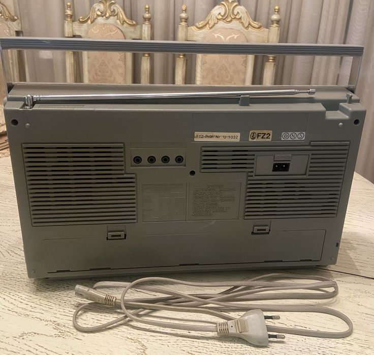 ВІНТАЖНИЙ касетний радіопрогравач Toshiba RT-100S Boombox Stereo