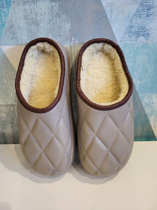 Утепленные тапочки сабо бежевые
