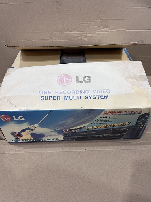 Видеомагнитофон LG в родной коробке