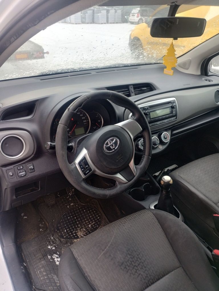 maska błotnik przedni pas yaris 3 lampy przednie deska rozdzielcza oś