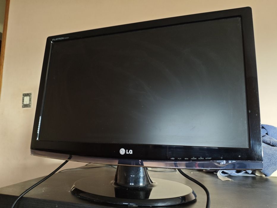 Monitor LG 24 a funcionar