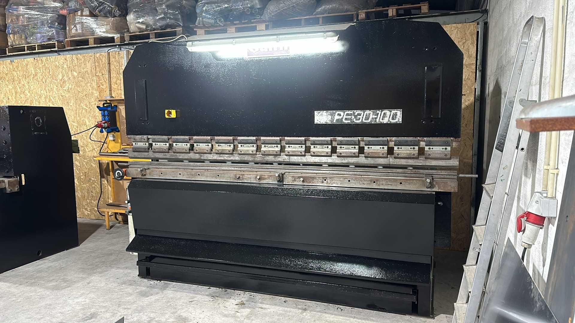 Quinadora Guifil 3100mm. 100 Ton.