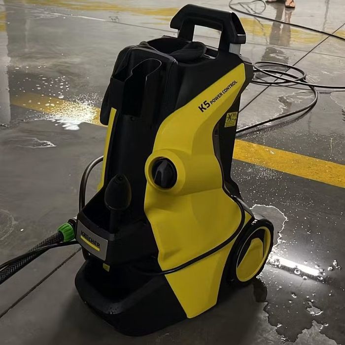 Limpeza de garagem ,pavimento e condomínio.