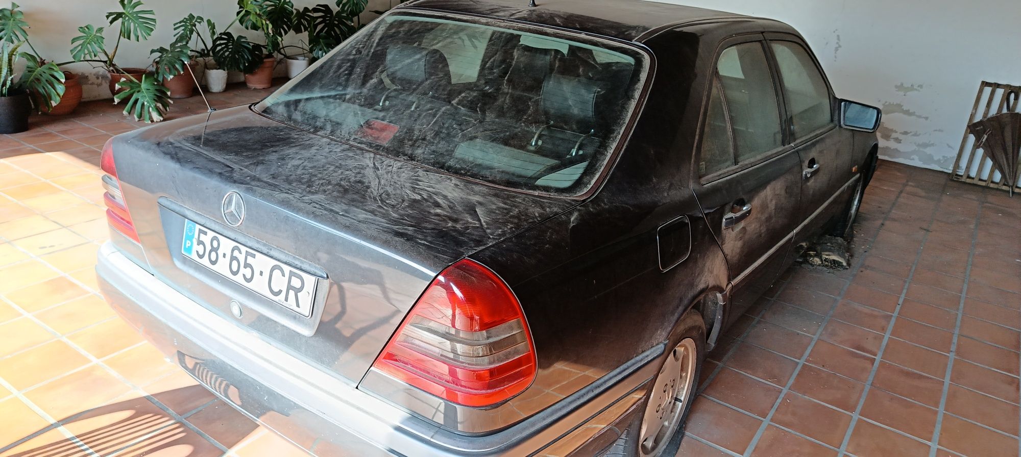 Mercedes 250d 1993 para restauro