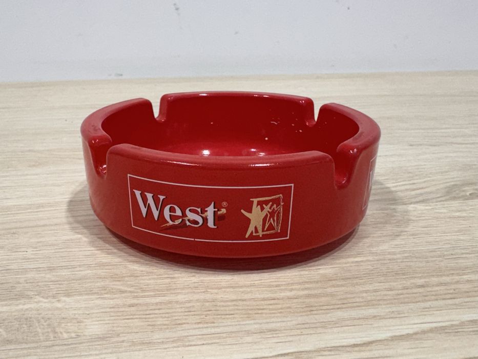 Popielniczka west czereona