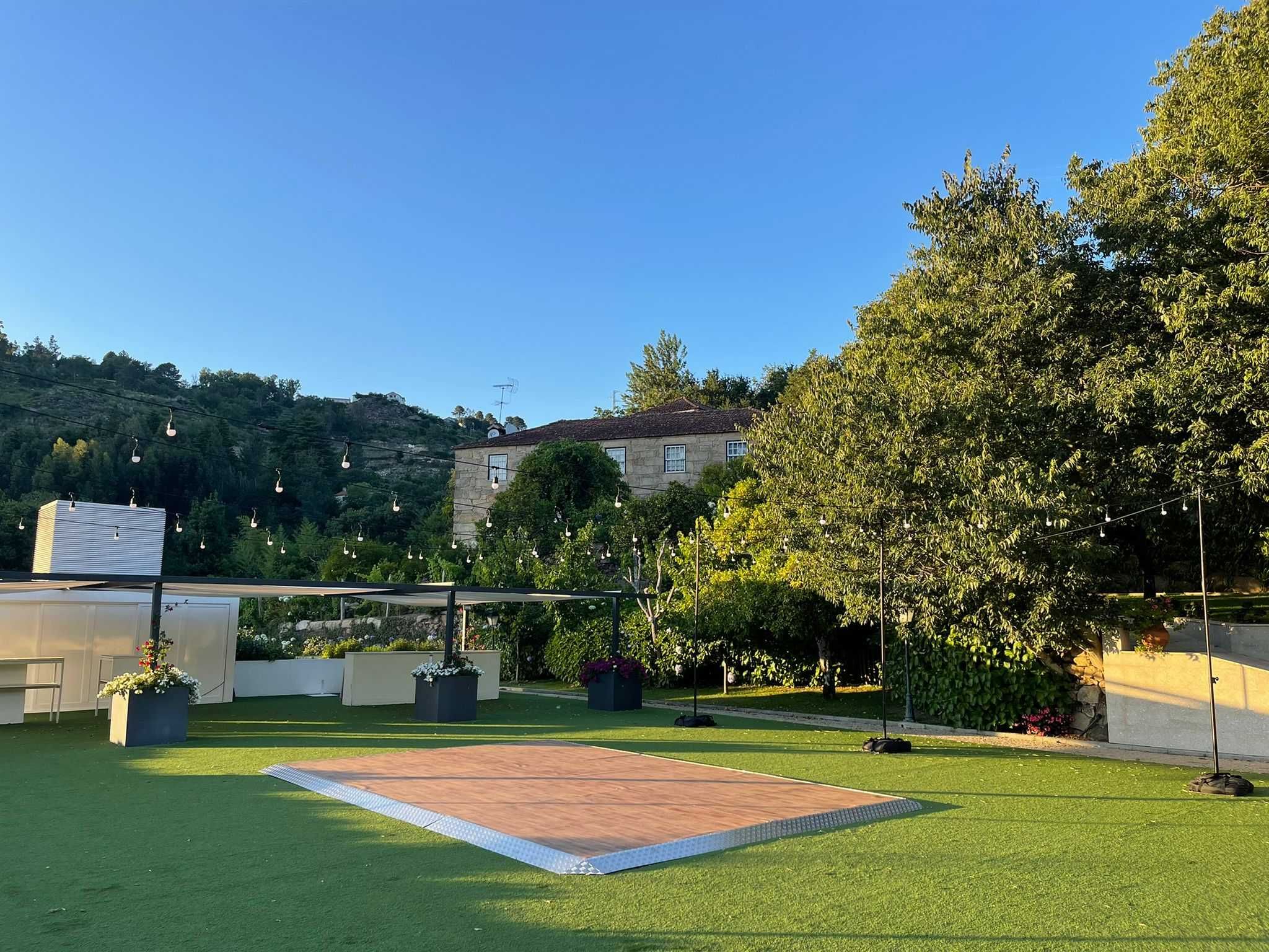 Pista de Dança Rústica + Luzes de Arraial