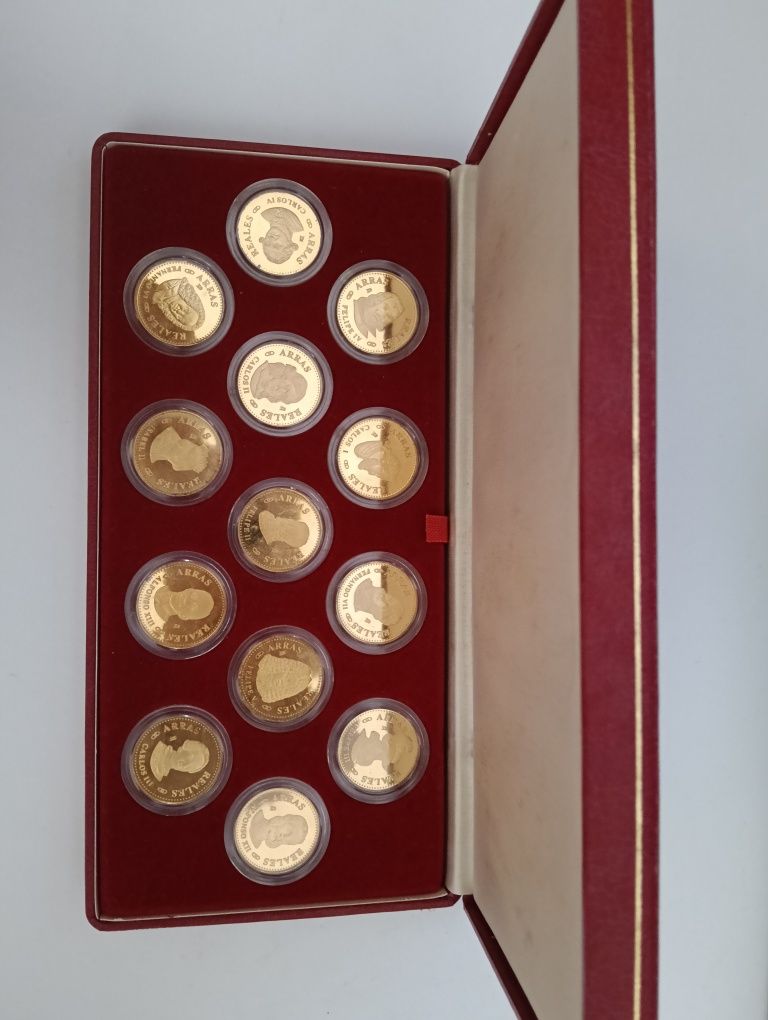 Vendo conjunto original de 13 Arras Reales emitido pela Fábrica Nacion