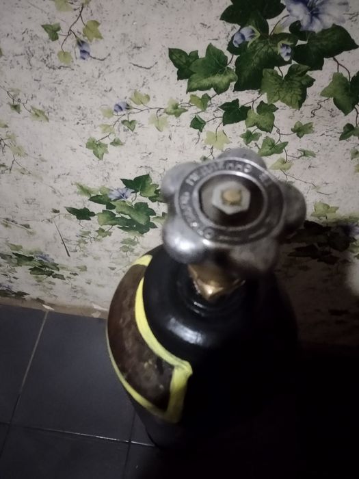 Продам углекислотный баллон 10л