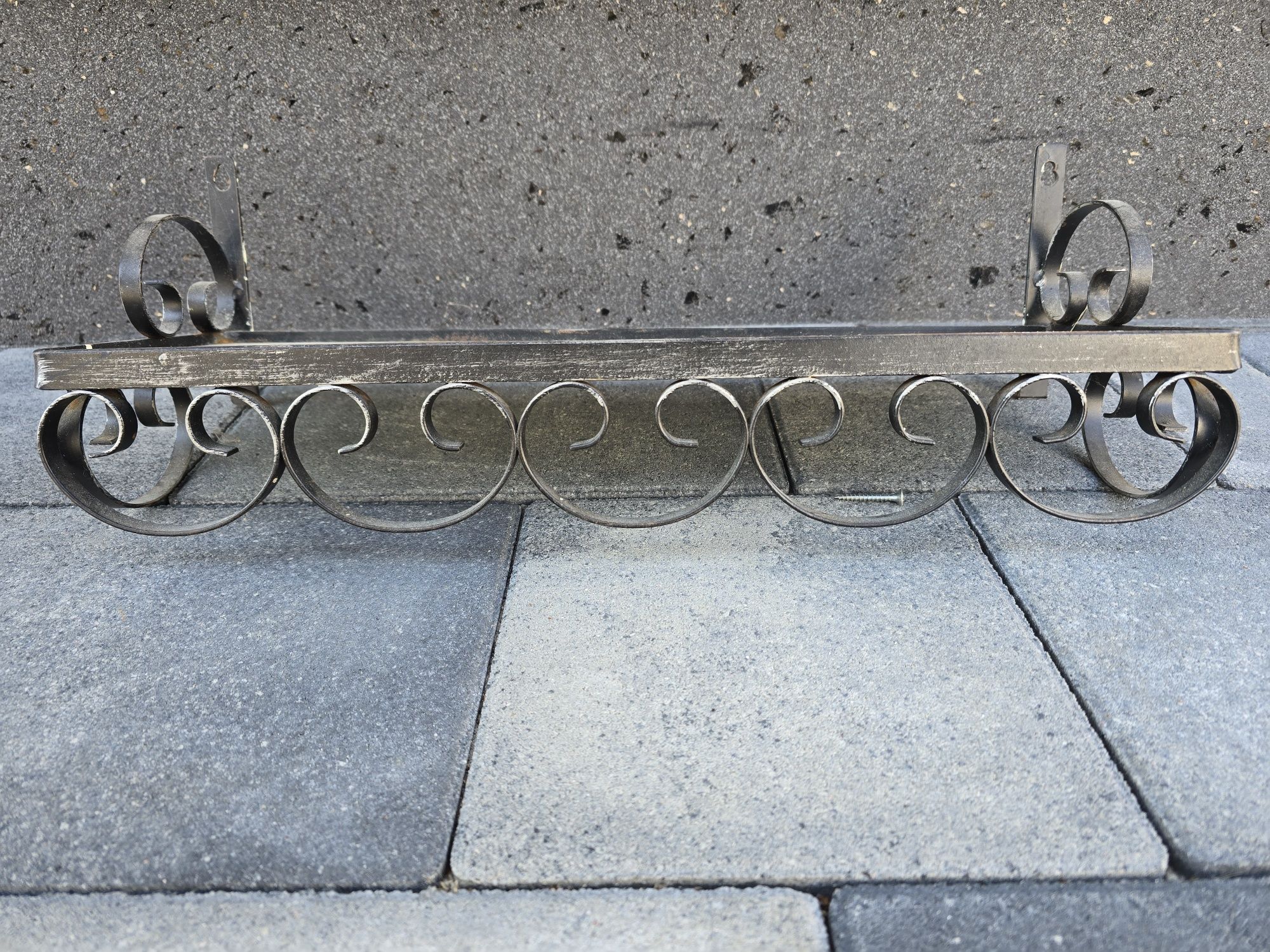 Rustykalne lusterko lustro w kutych metalowych ramach toaletka wieszak