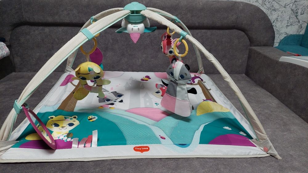 Продам розвиваючий килимок фірми Tiny Love "Мрії принцеси"