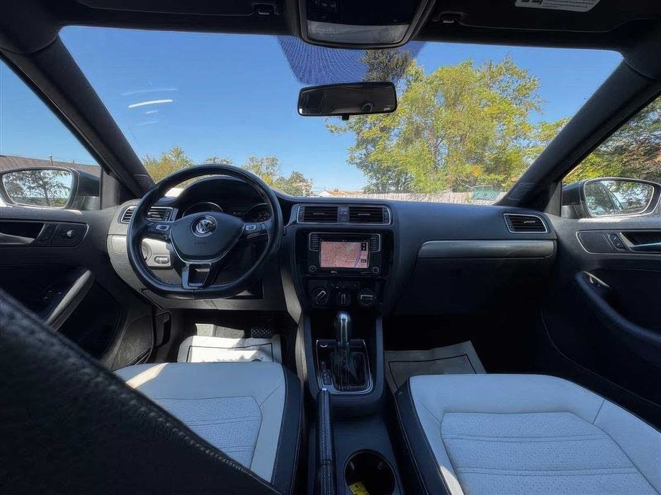 Volkswagen Jetta Sport      2016