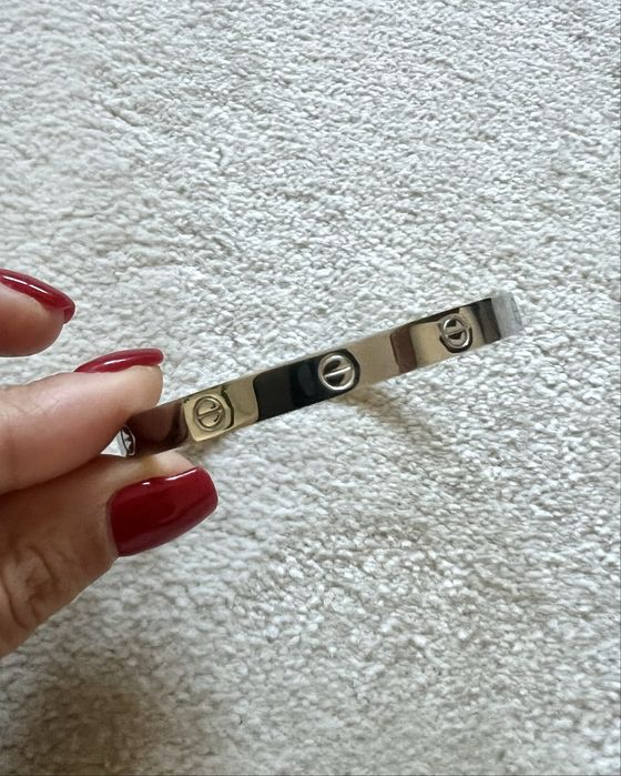 Pulseira prateada modelo da Cartier tamanho 17