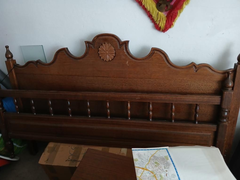 Sprzedam łóżko sypialniane, toaletka 2× stolik nocny drewniane