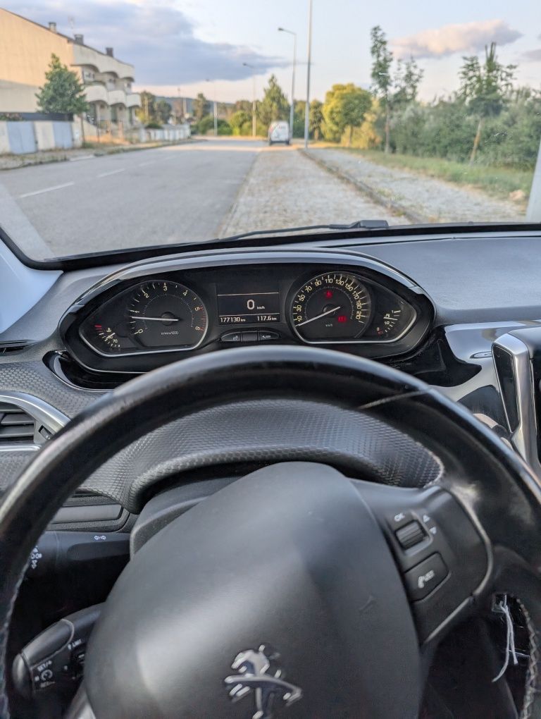 Peugeot 208 1.6Hdi Allure 100cv
