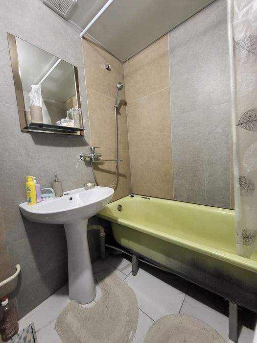 Продам  3 х комн.кв .Хортицкой  / 2 этаж  / квартира с ремонтом