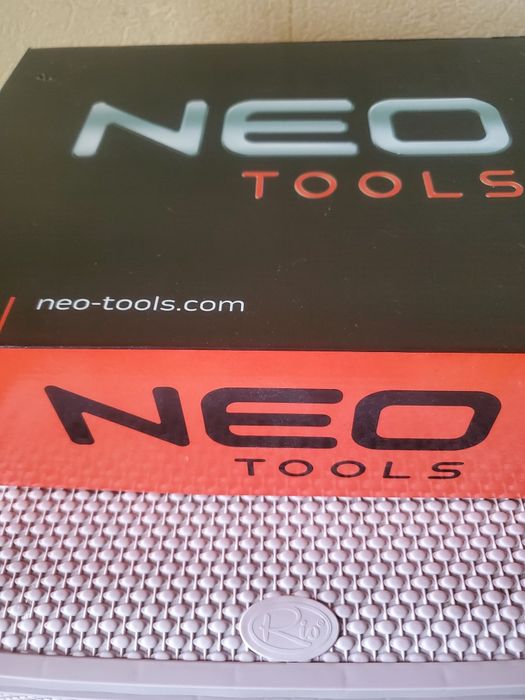 Кросівки захисні NEO Tools 43 розмір із захисною пластиною