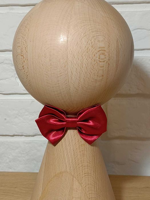 Bordowa satynowa muszka 9 cm