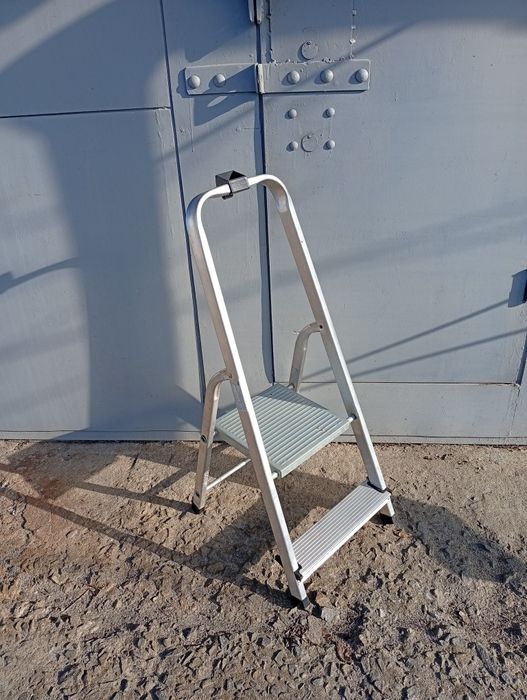 Продам стремянку.