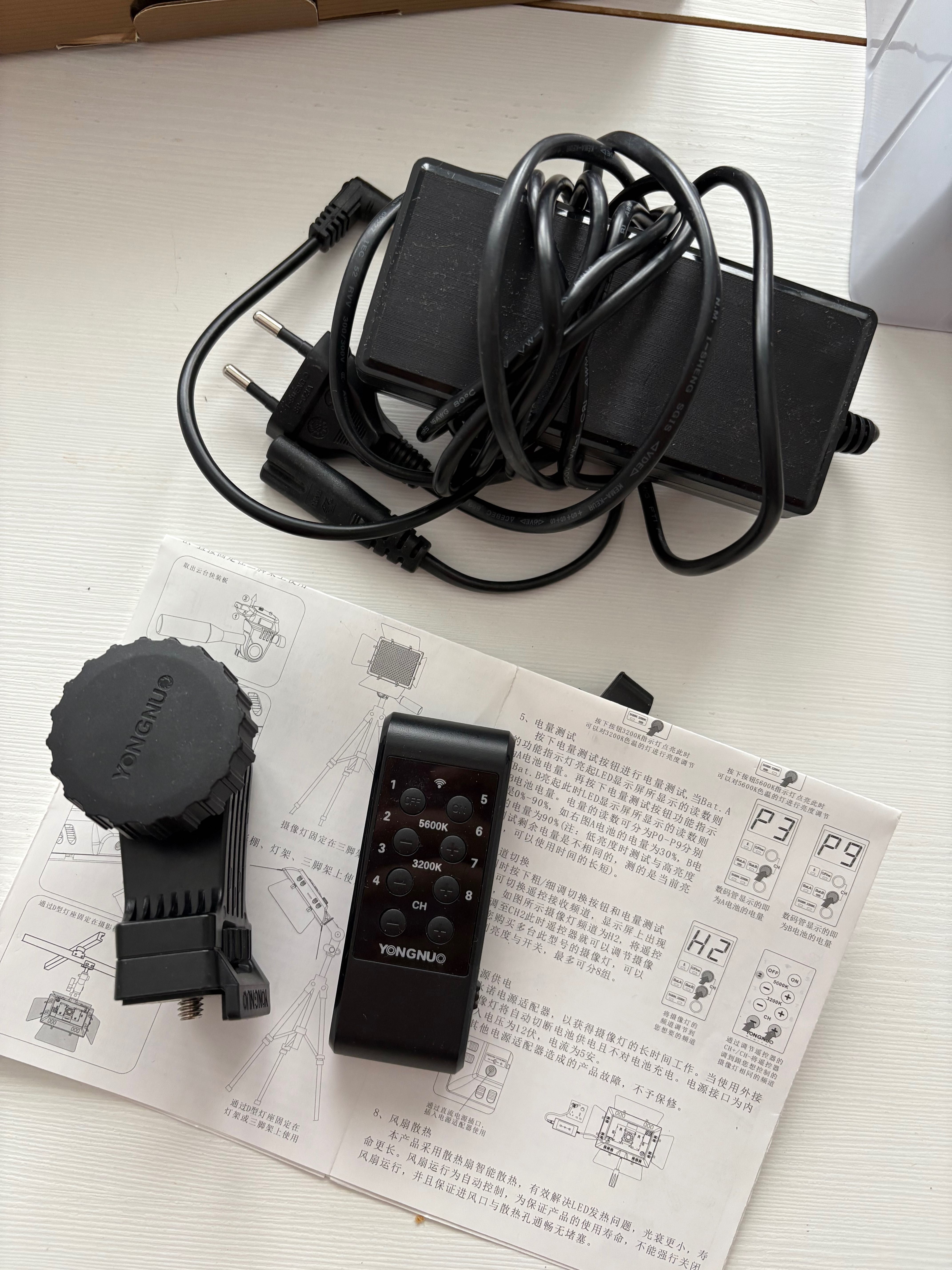 lampa led Yongnuo YN-600 II 5600K z zasilaczem i statywem