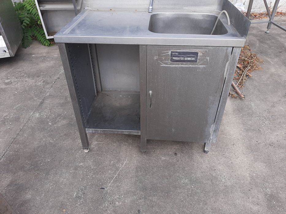 Lava loucas cuba grande parcialmente fechada