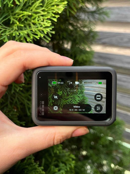 Екшн-камера GoPro Hero 13 з захисним склом.