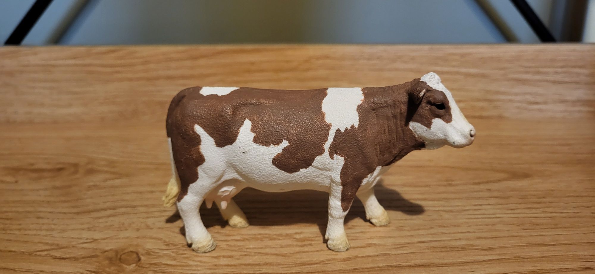 Schleich krowa rasy simentalskiej figurka model z 2015 r.