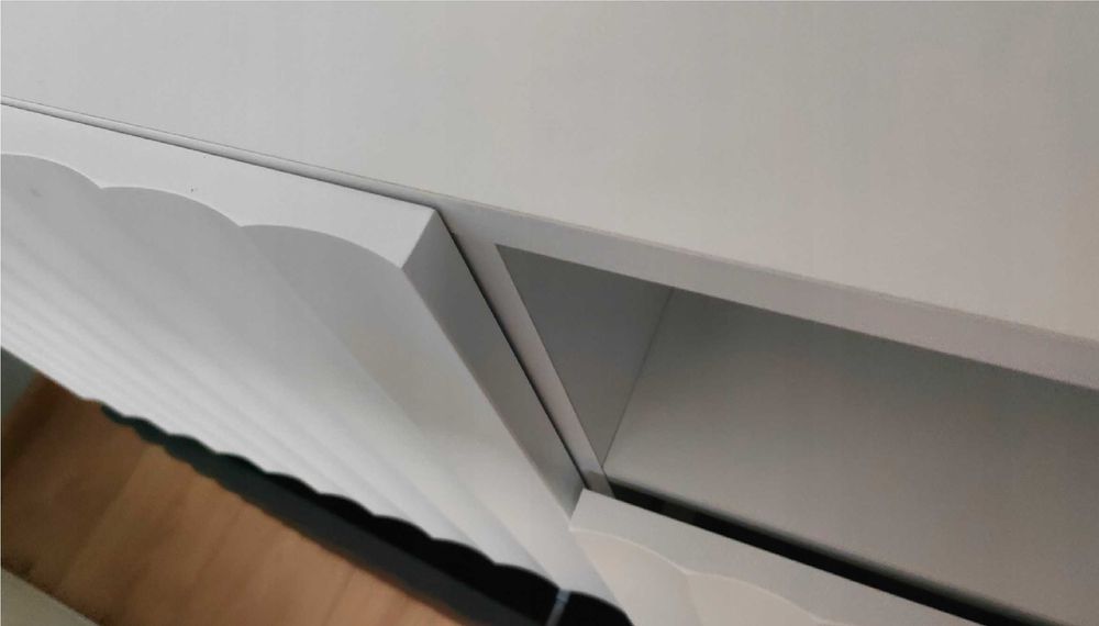 Szafka RTV WAVE 200 cm 2D2S frez biały mat nóżki CZARNE