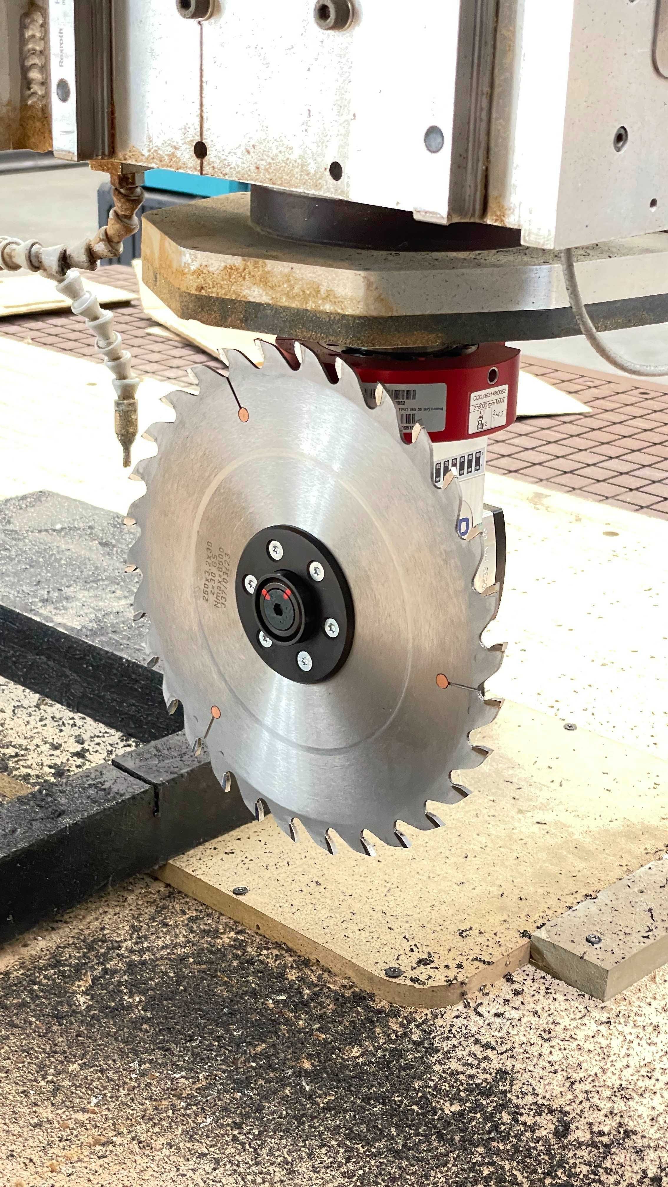 Usługi CNC , frezowanie 3D 5D grawerowanie wycinanie