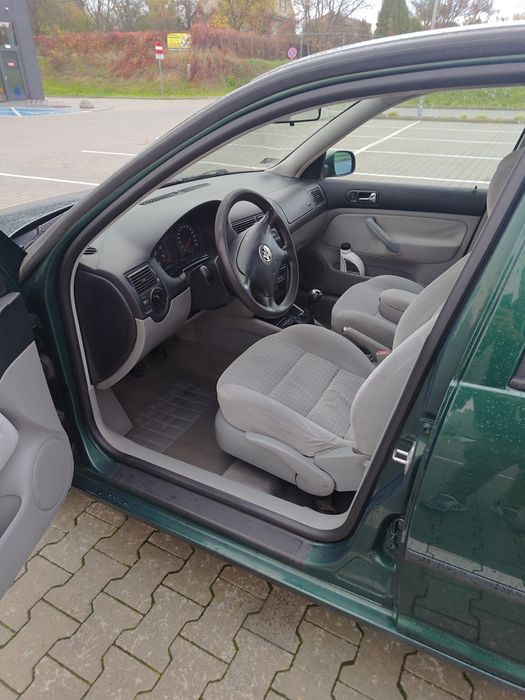 Volkswagen Golf IV 1.6 SR Comfortline- 1 właściciew kraju l od 2013r.