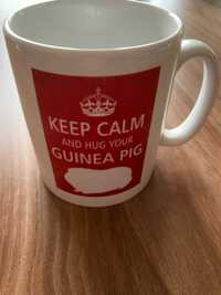 Kubek z napisem Keep Calm and Hug Your Guinea Pig