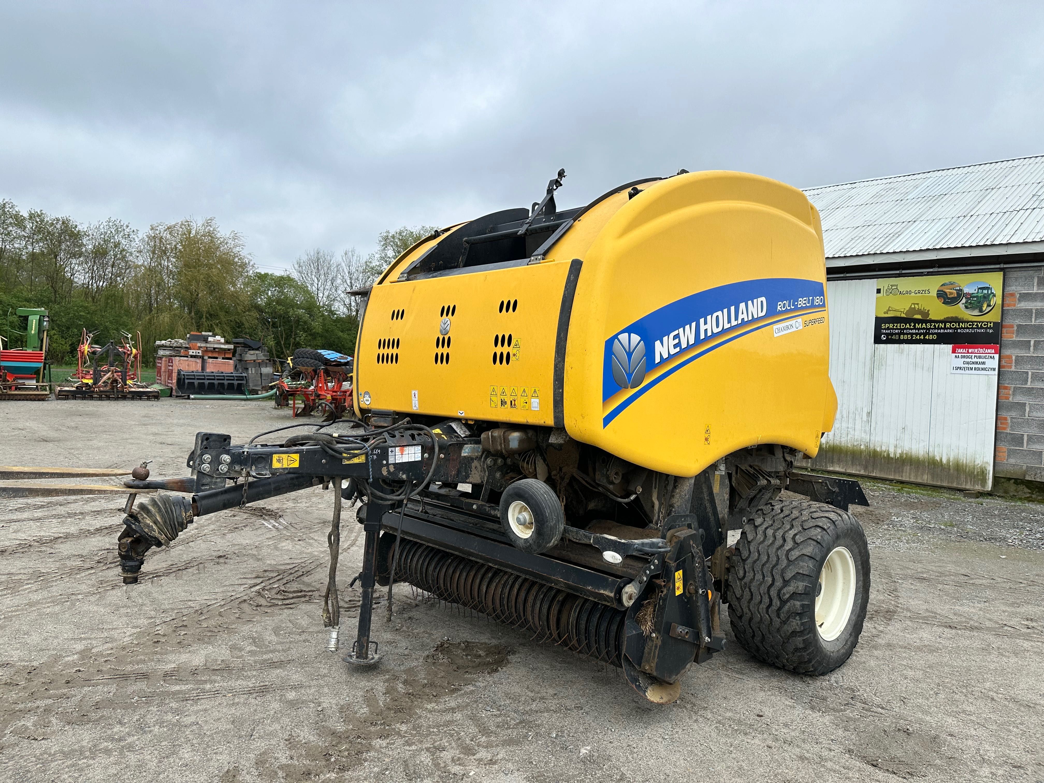 New Holland ROLL-BEŁT 180