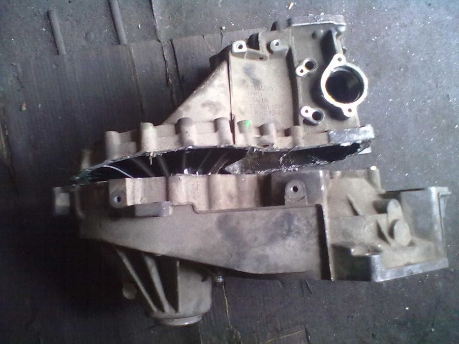 obudowa skrzyni vw t5  1,9 TDI