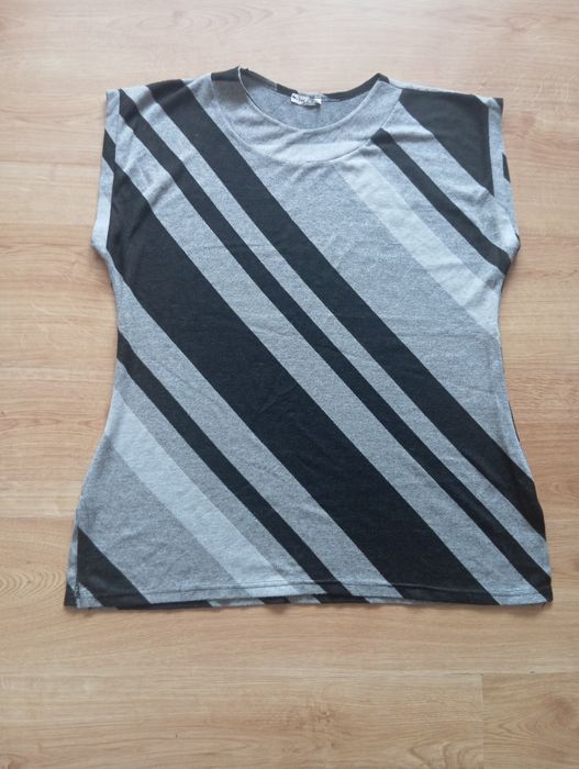 Szara tunika w paski