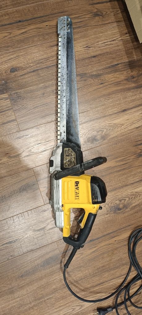 Piła aligator DeWalt dwe 399 qs