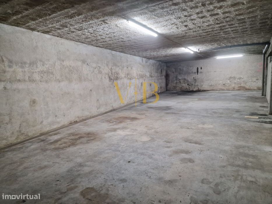 Garagem/Armazém de 130m² na Póvoa de Varzim – Excelente Localização e