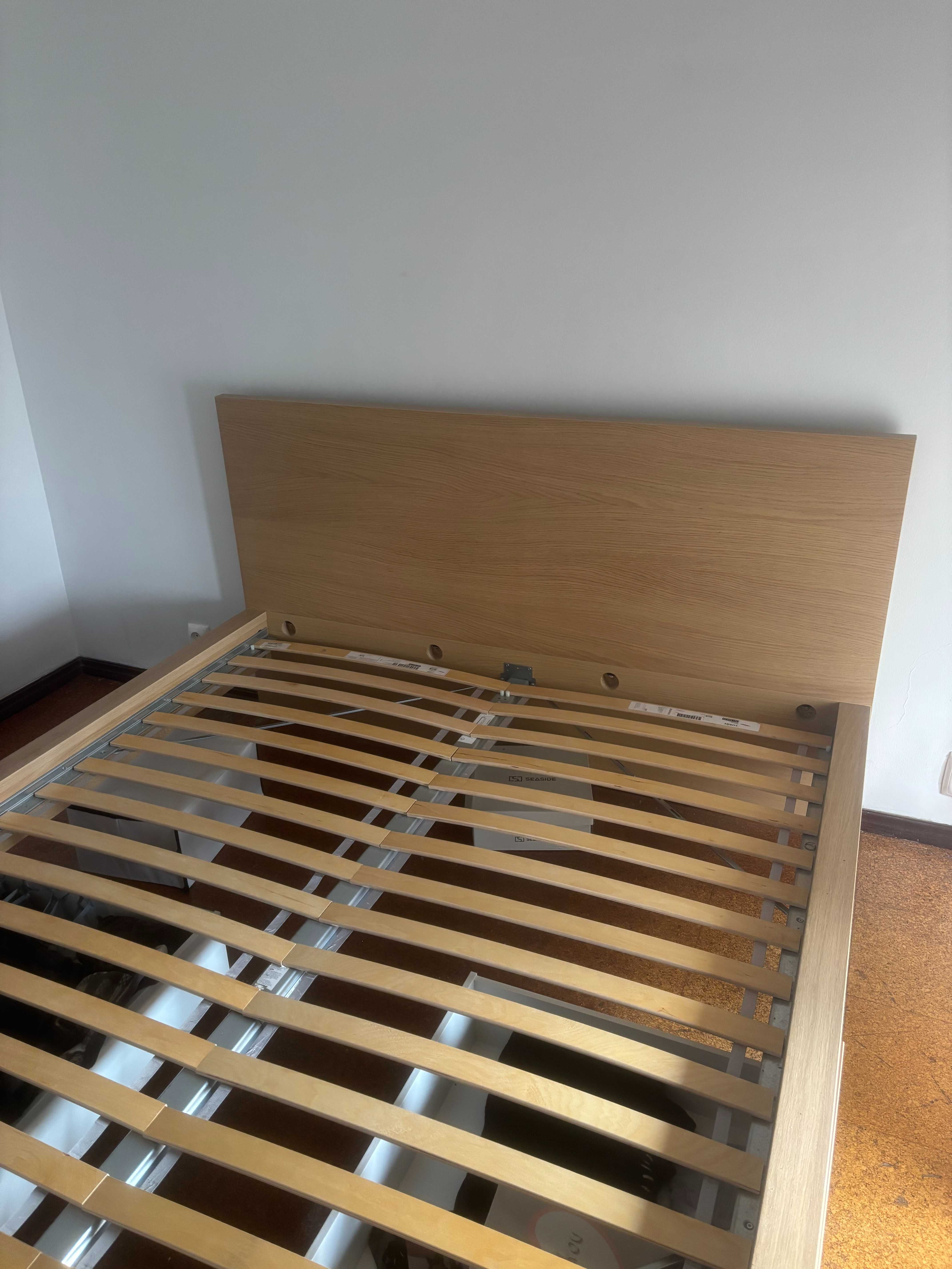 Cama de Casal 160x200 com estrado e gavetas – Como nova!