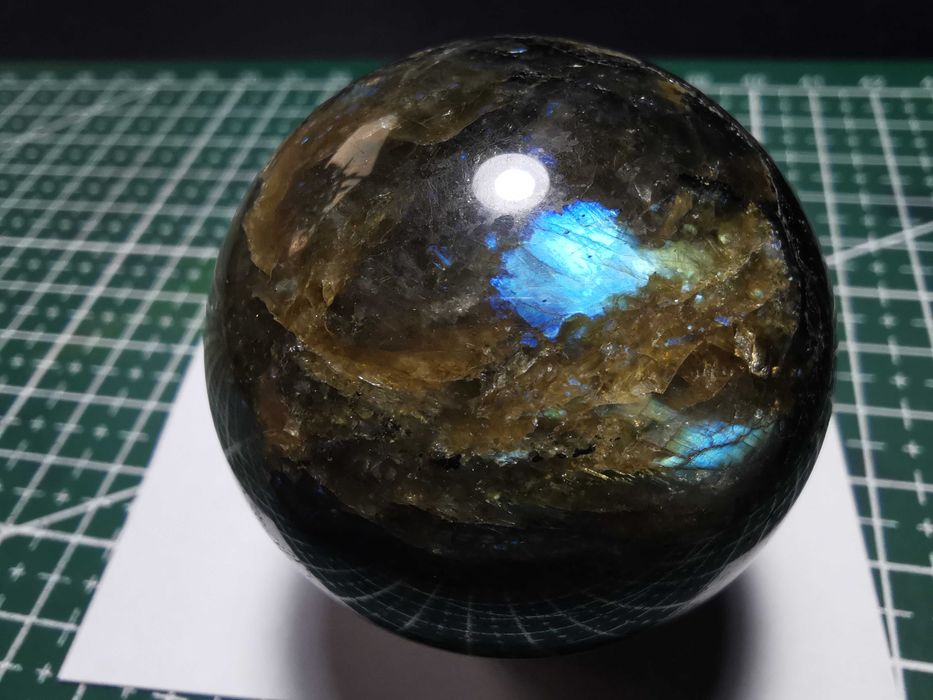 Labradoryt - szlifowana, polerowana kula