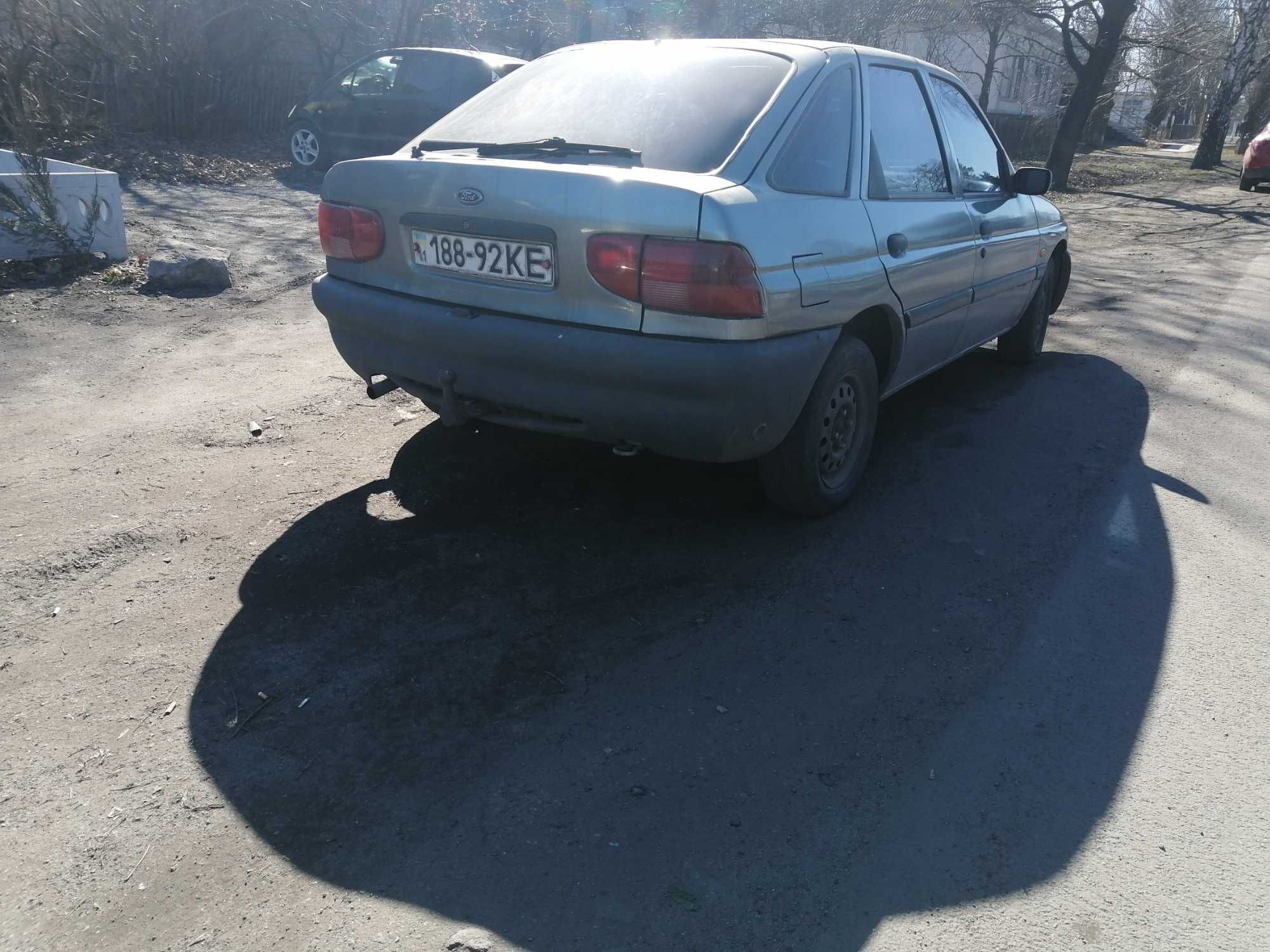 Ford escort машина