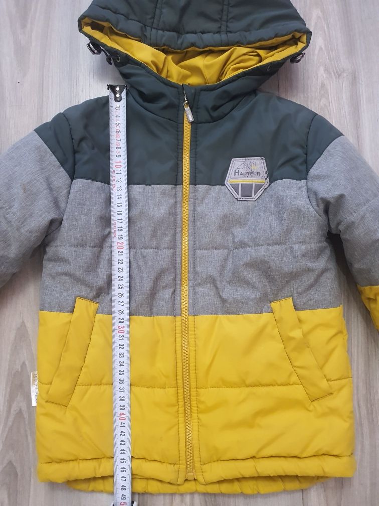 Демісезонна дитяча куртка 110 розмір
