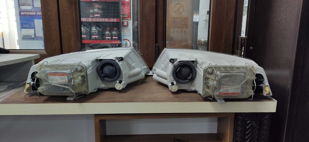 Фары Octavia A5 04-13 XENON оригинал новые